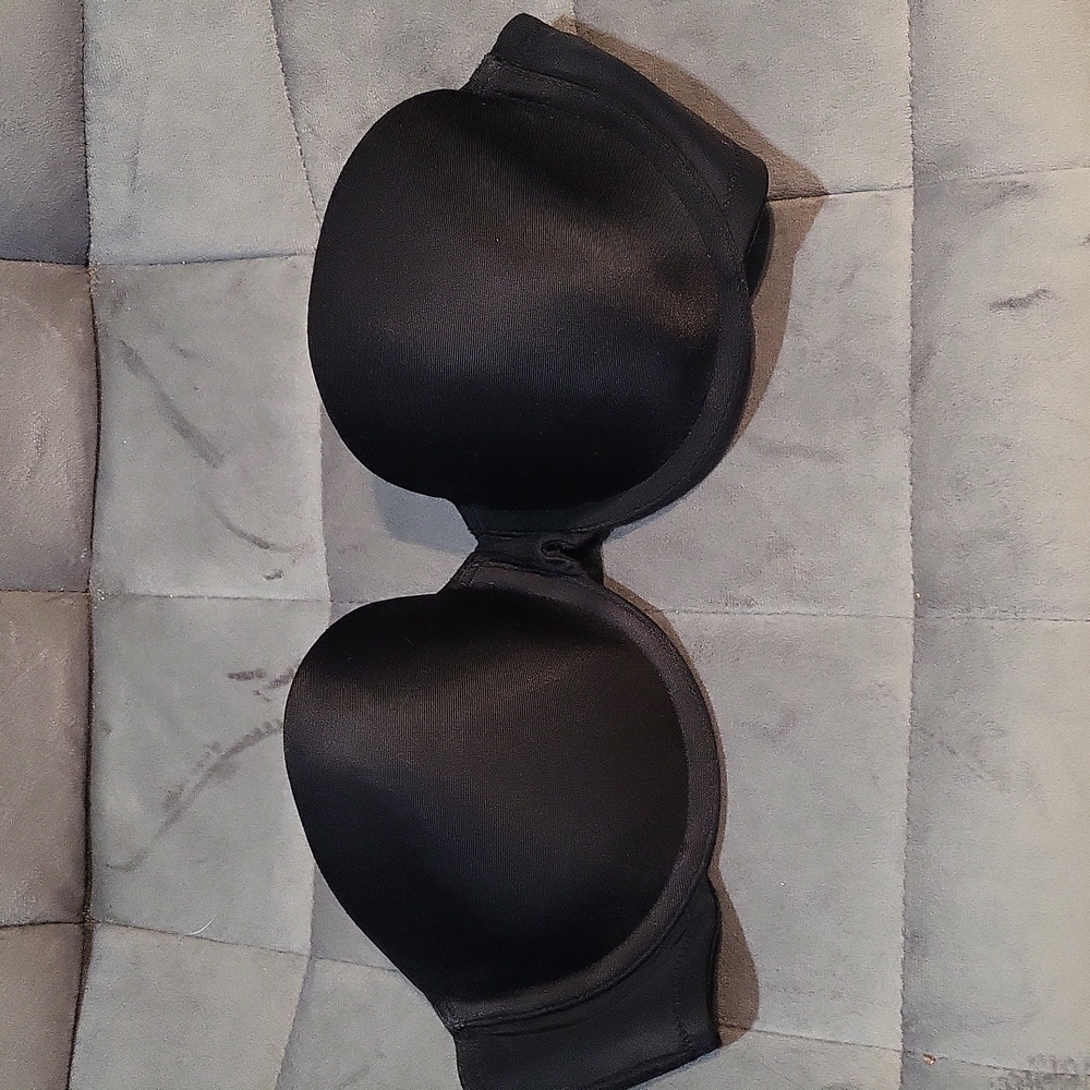 MAIDENFORM STRAPLESS BLACK BRA. 34C